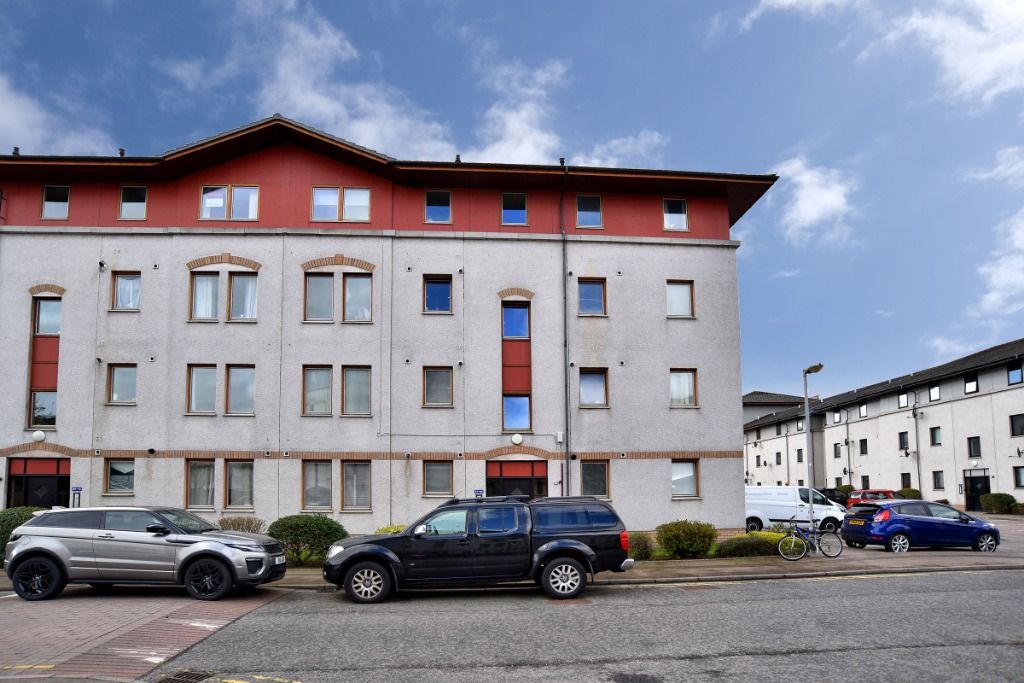 2 bed flat to rent in Bloomfield Court, Aberdeen AB10, £775 pcm Zoopla