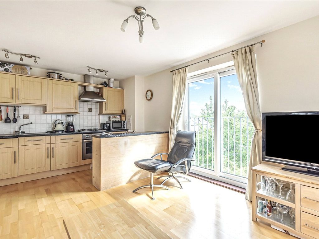 2 bed flat for sale in Oxford Road, Cowley, East Oxford OX4, £275,000