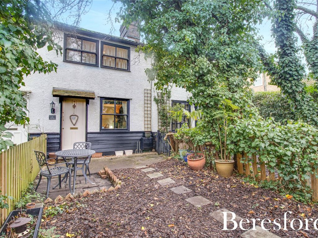 2 bed terraced house for sale in Clifton Terrace, Ingatestone CM4, £