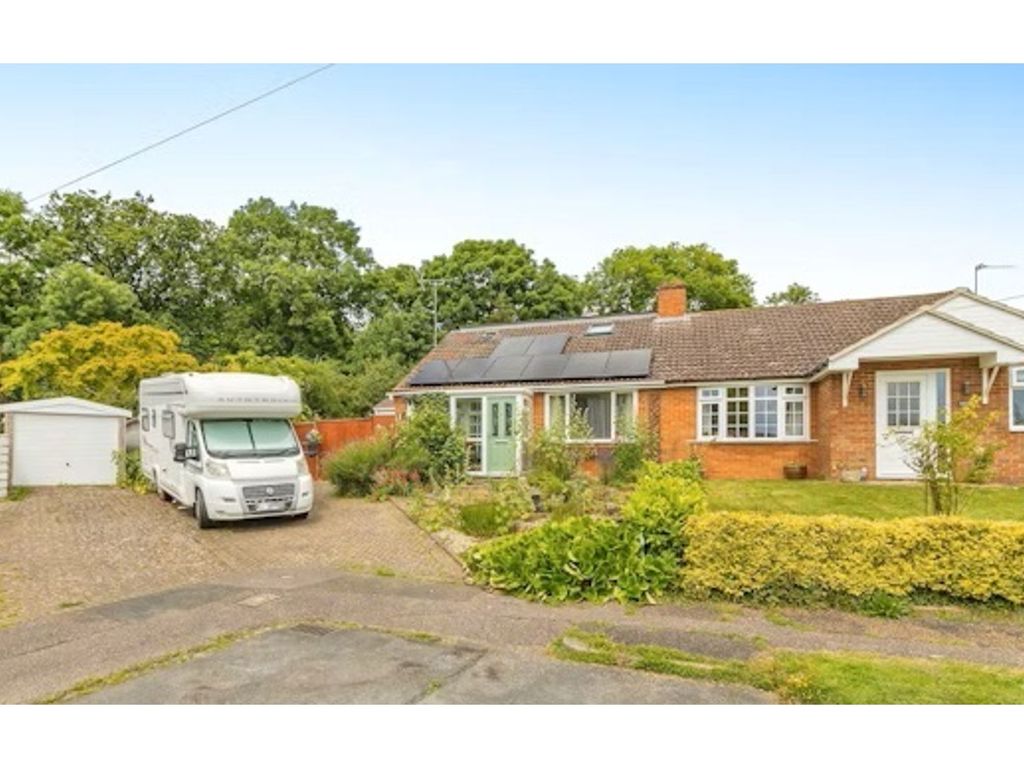3 bed semidetached bungalow for sale in Springfield Drive, Bromham