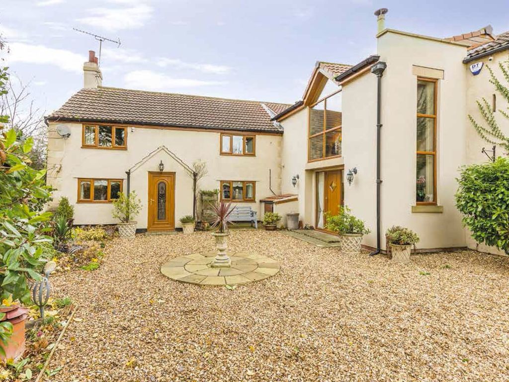 5 bed detached house for sale in Thorpe In Balne, Doncaster DN6, £