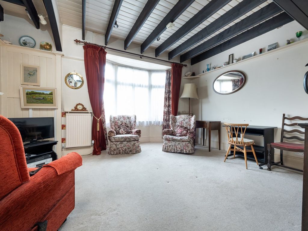 3 bed semidetached house for sale in Vicarage Lane, StainesUpon