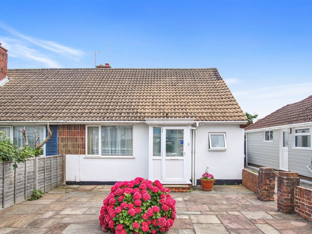 2 bed semidetached bungalow for sale in Meadow Road, Worthing BN11, £