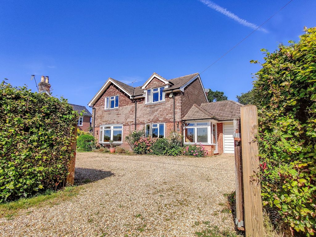 4 bed detached house for sale in Lyndhurst Road, Bransgore