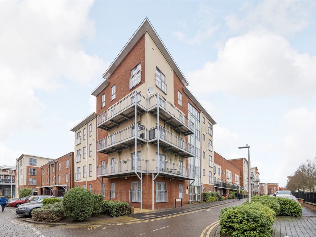 2 bed flat to rent in Bosworth House, Reading RG30, £1,495 pcm Zoopla
