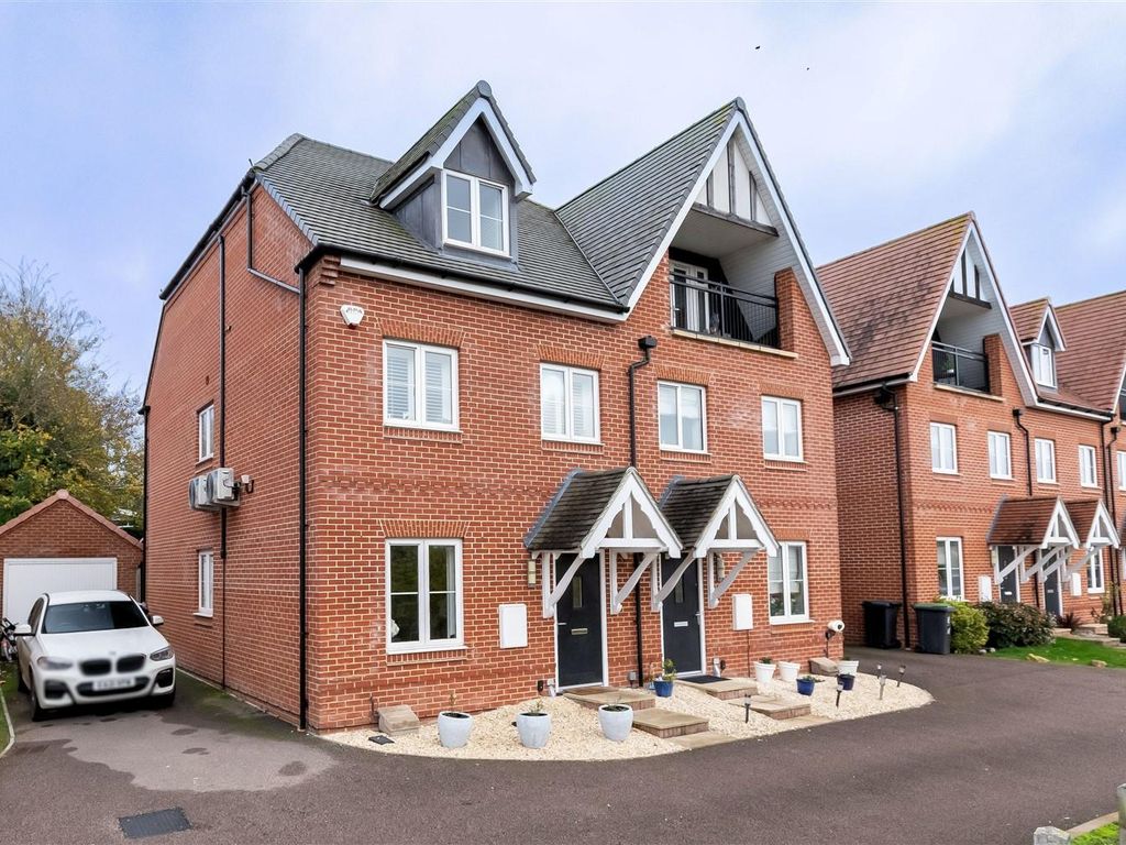 4 bed semidetached house for sale in Bansons Mews, High Street, Ongar