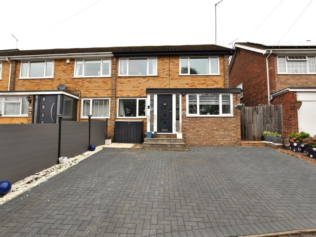 3 bed semidetached house for sale in Thruxton Drive, Northampton NN3