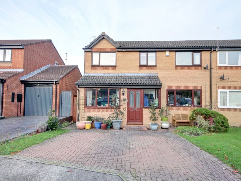 4 bed semidetached house for sale in North Brancepeth Close, Langley