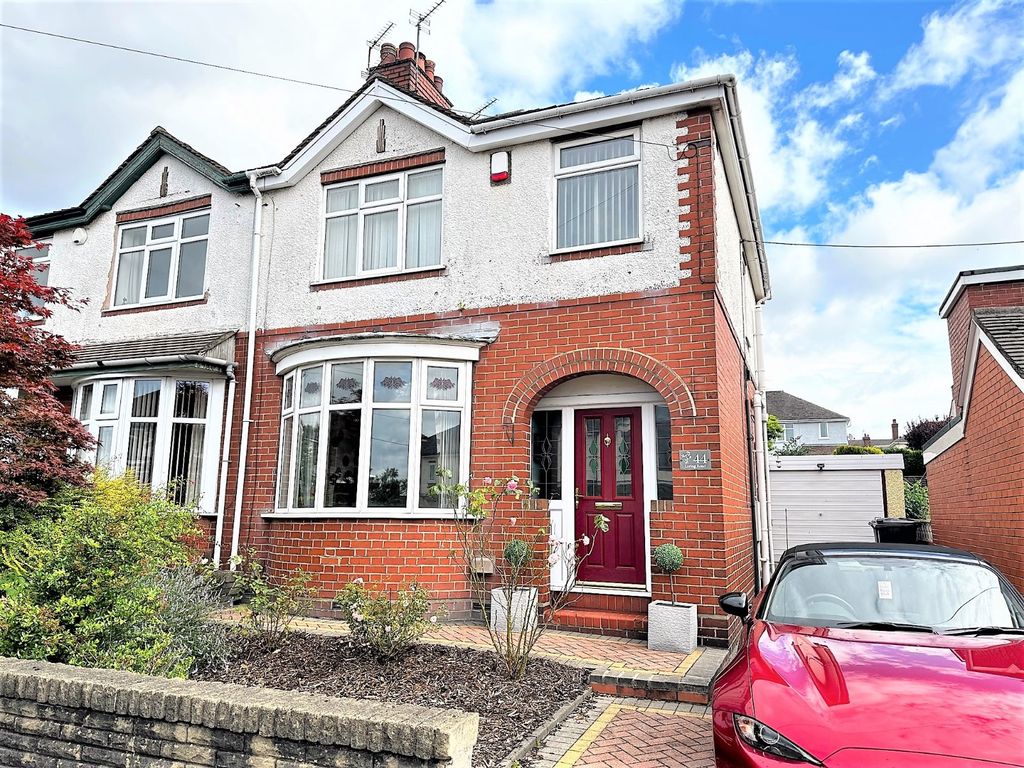 3 bed semidetached house for sale in Loring Road, Newcastle