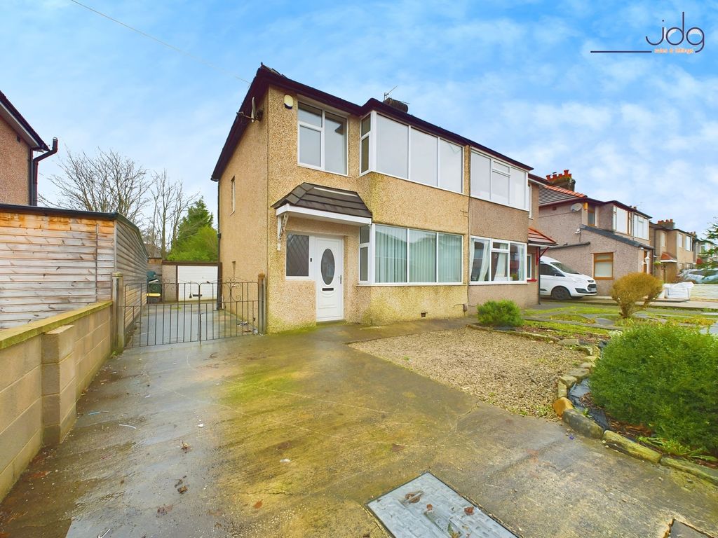 3 bed semidetached house for sale in Cleveleys Ave, Scale Hall, North