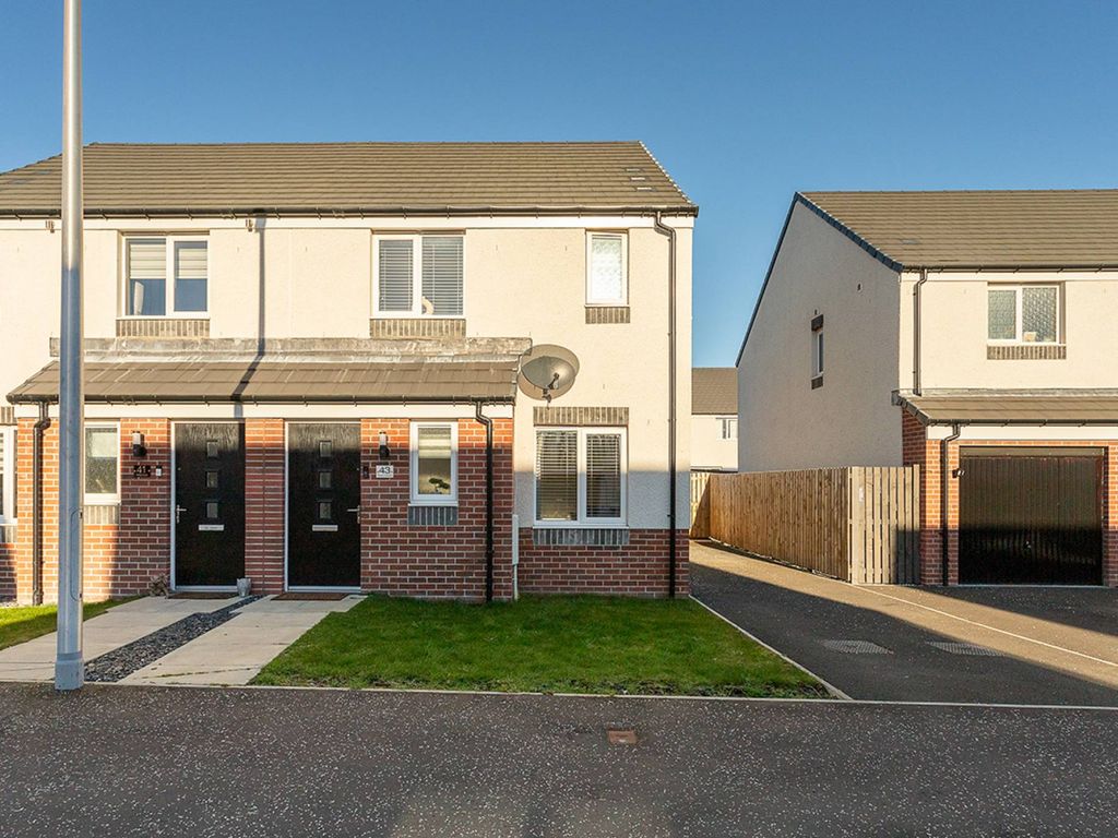 3 bed semidetached house for sale in Rosslyn Crescent, Kirkcaldy KY1