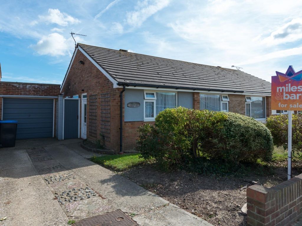 2 bed semidetached bungalow for sale in Windermere Avenue, Ramsgate