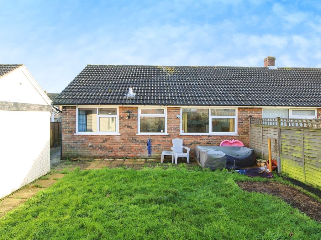 2 bed semidetached bungalow for sale in Ivy Crescent, Bognor Regis