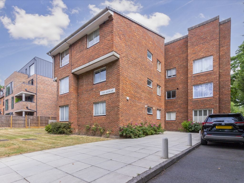 2 bed flat to rent in The Gables, Holden Avenue, Woodside Park, London