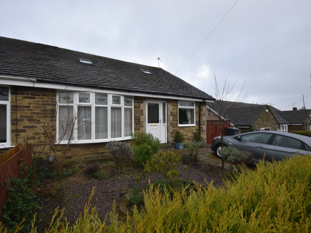 4 bed semidetached bungalow for sale in Ryefield Avenue, Clayton