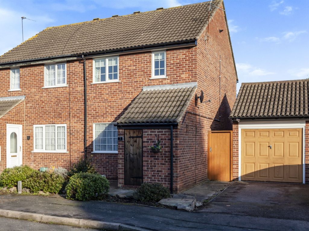 3 bed semidetached house for sale in Winterburn Way, Loughborough LE11