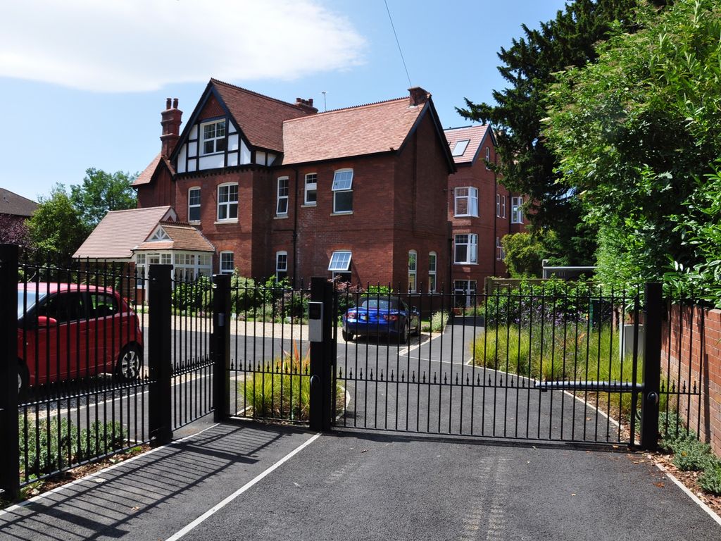 2 bed flat for sale in Elwyn Road, Exmouth EX8, £399,950 Zoopla