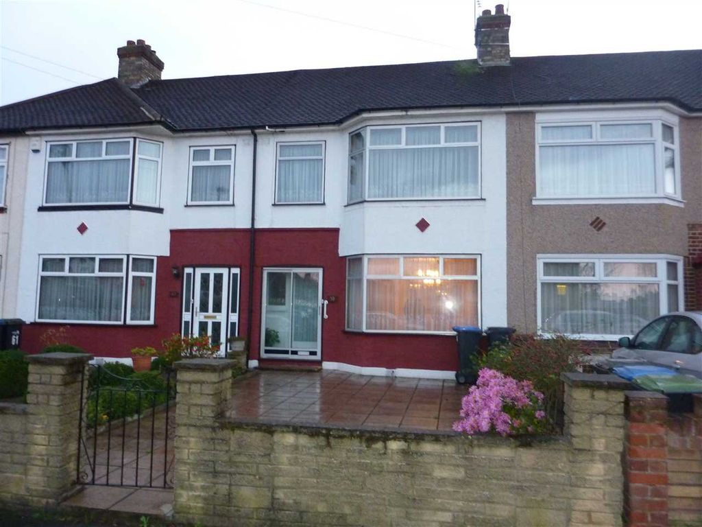 3 bed property for sale in Chester Gardens, Enfield EN3 Zoopla