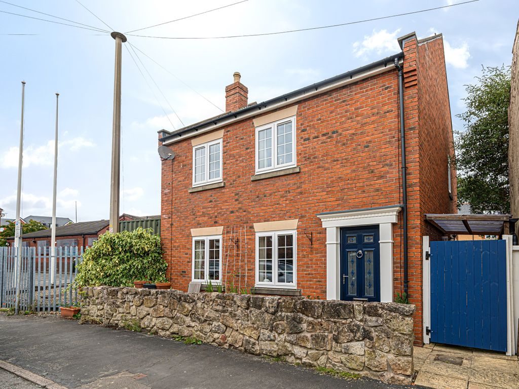 3 bed detached house for sale in Willow Street, Oswestry SY11, £270,000