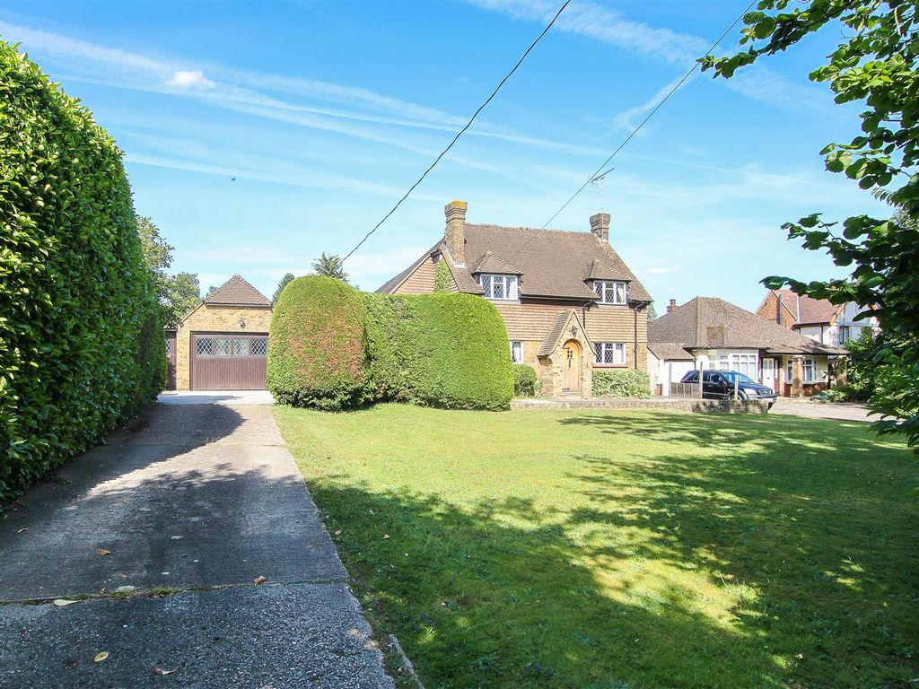 4 bed detached house for sale in Outings Lane, Doddinghurst, Brentwood