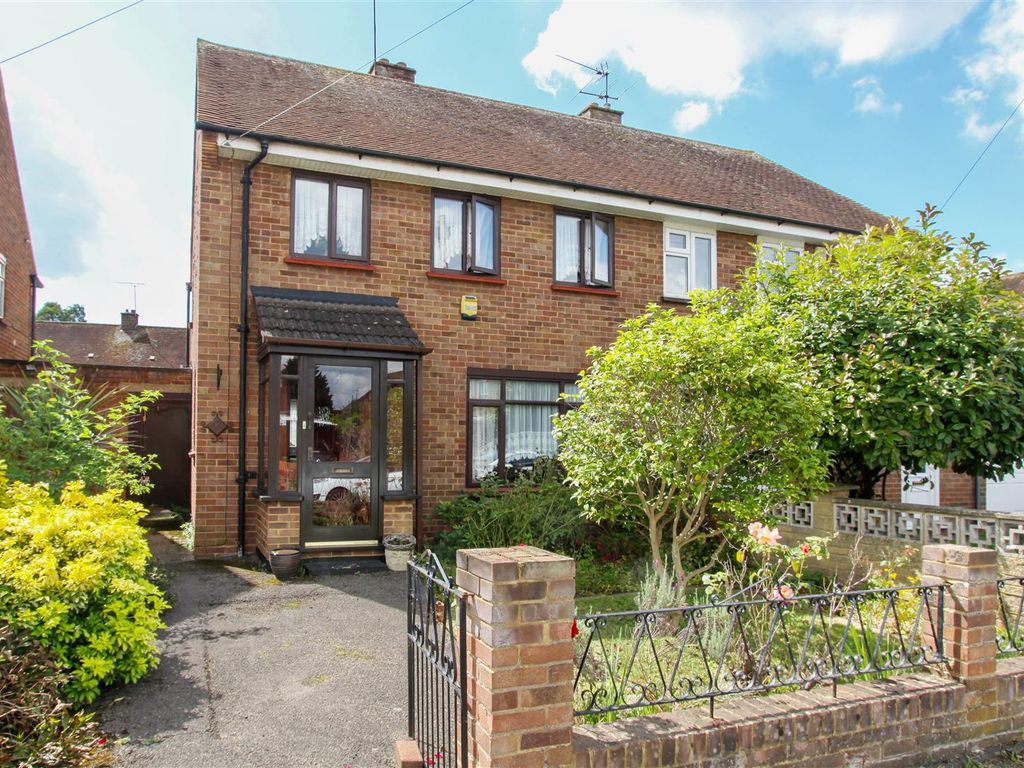 3 bed semidetached house for sale in St. Nicholas Close, Uxbridge UB8