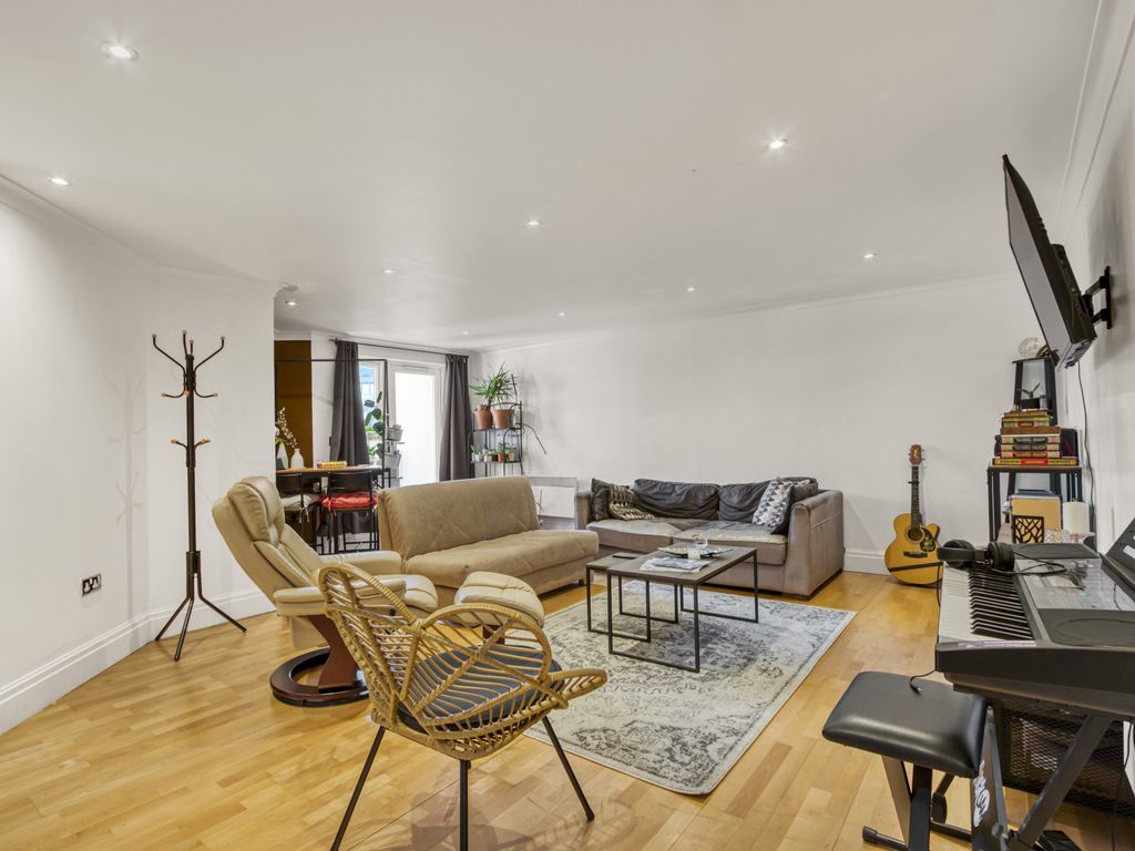 2 bed flat for sale in Seven Kings Way, Kingston Upon Thames KT2, £520,000 Zoopla