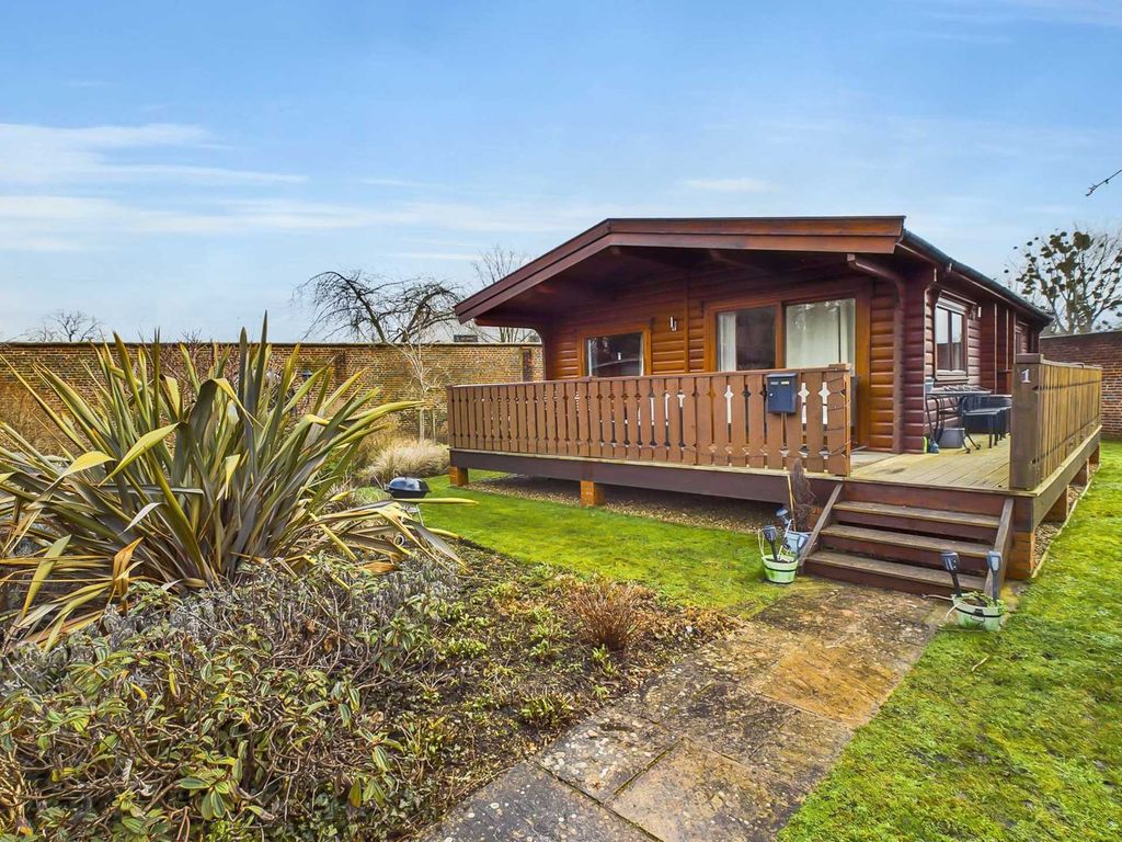 2 bed lodge for sale in The Walled Garden, Harleyford Estate SL7 Zoopla