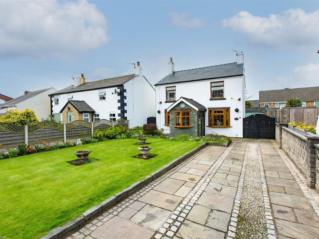 3 bed detached house for sale in Leyland Lane, Leyland PR25 Zoopla