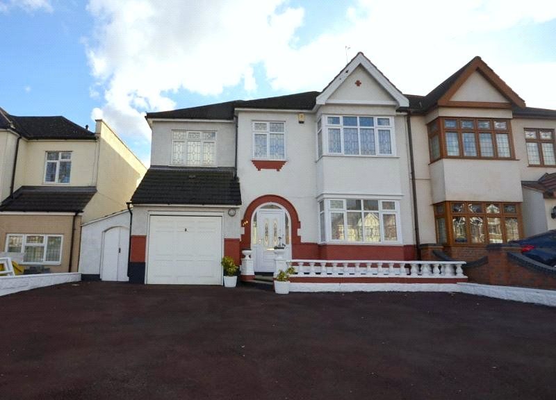 5 bed semidetached house to rent in Upminster Road, Hornchurch, Essex