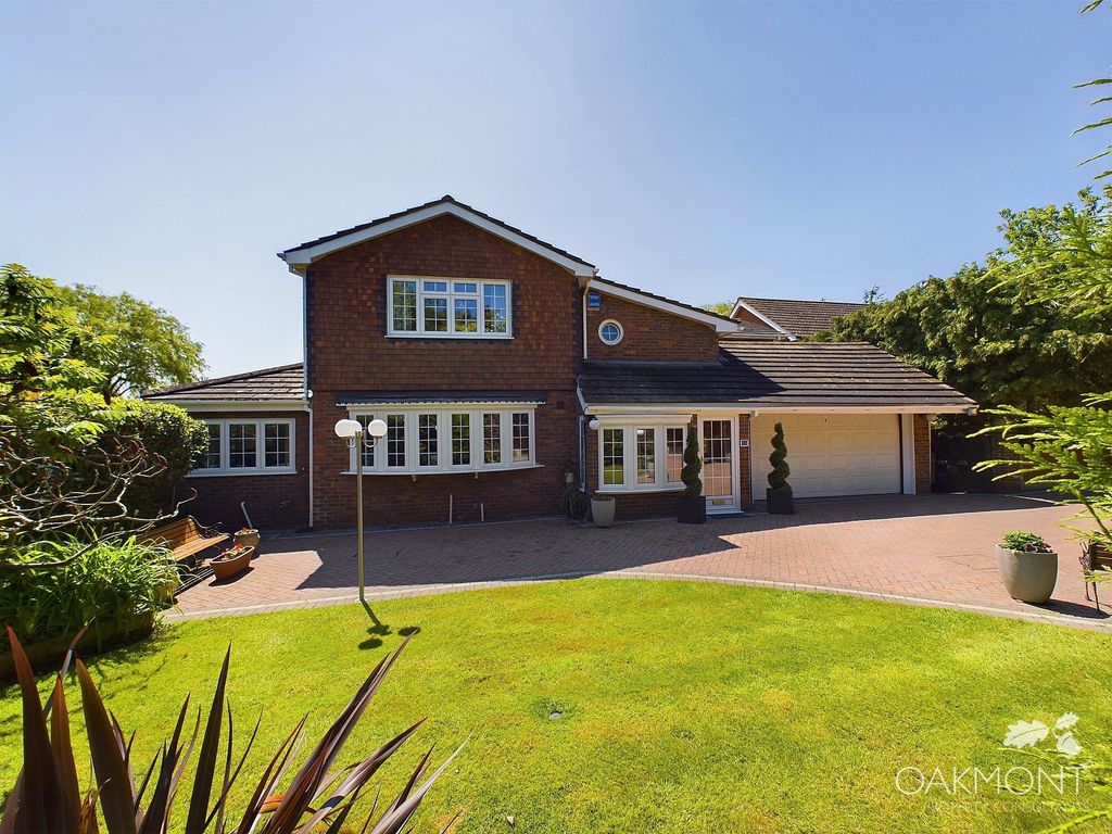 4 bed detached house for sale in Burges Close, Hornchurch RM11, £