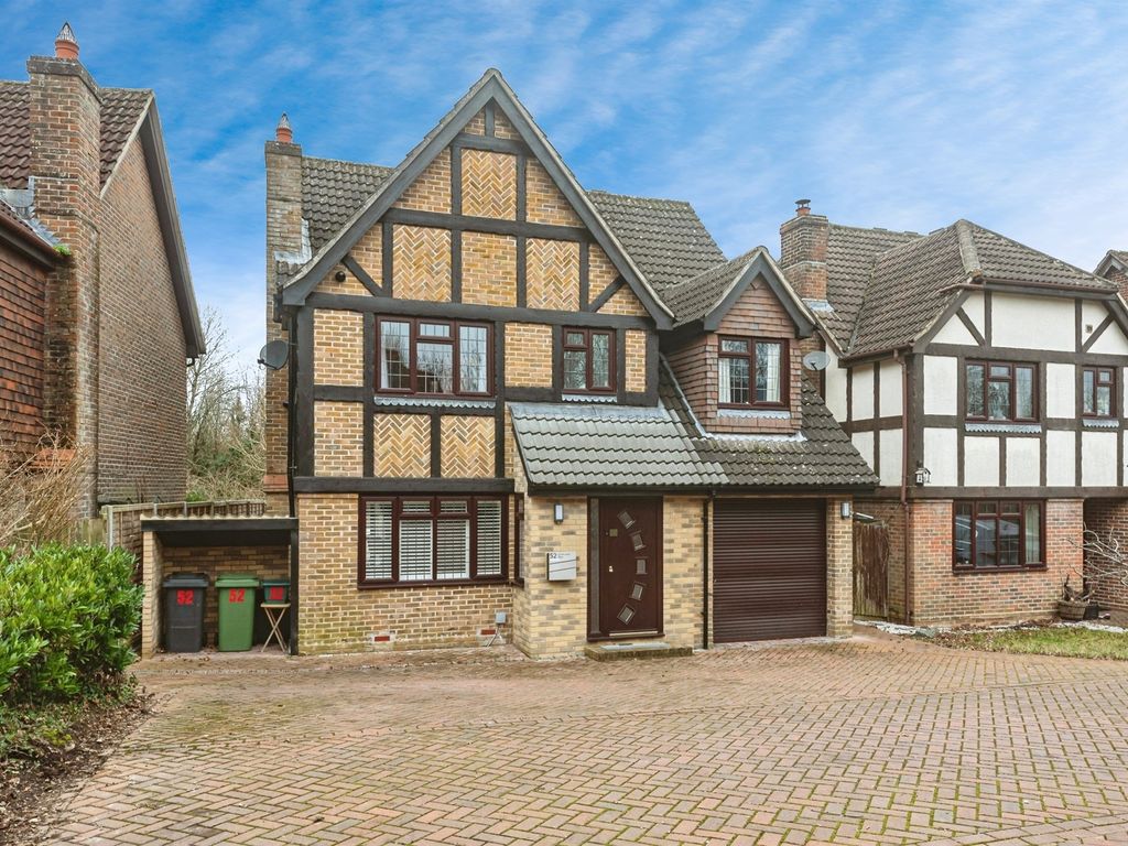 4 bed detached house for sale in Centurion Way, Hatch Warren