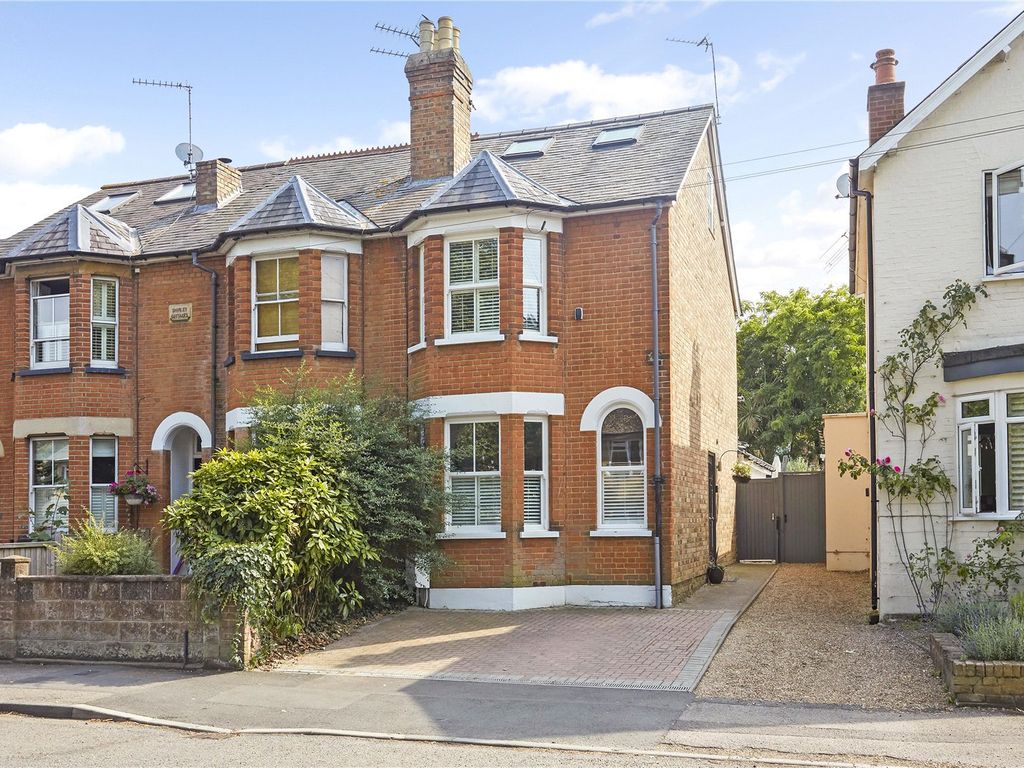 4 bed semidetached house for sale in Green Lane, Addlestone, Surrey
