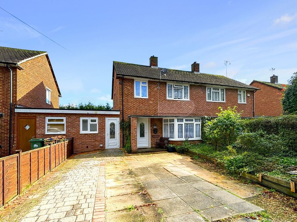3 bed link detached house for sale in Midanbury Lane, Southampton SO18