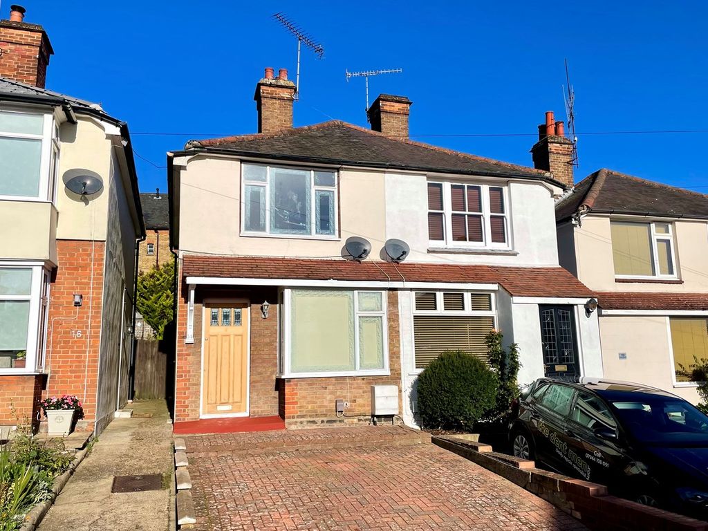 3 bed semidetached house for sale in Apton Road, Stortford