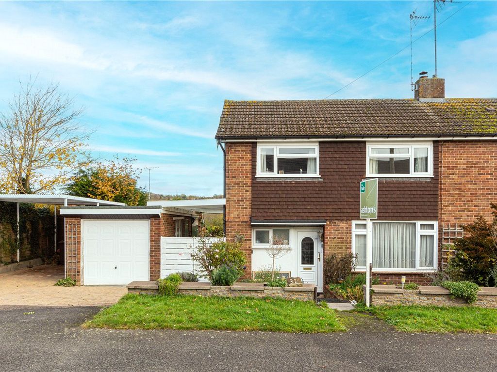 3 bed semidetached house for sale in Westfield Drive, Harpenden