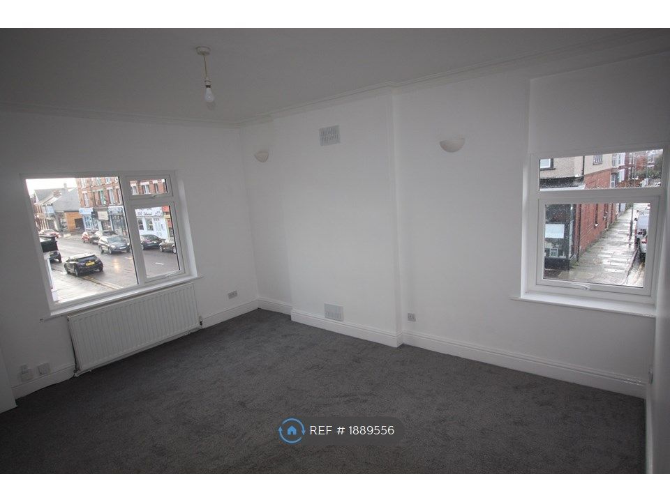 2 bed flat to rent in Sandiways Road, Wirral CH45, £800 pcm Zoopla