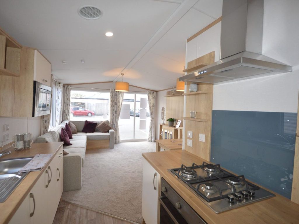 2 bed property for sale in Walton Avenue, Felixstowe IP11, £49,995 Zoopla