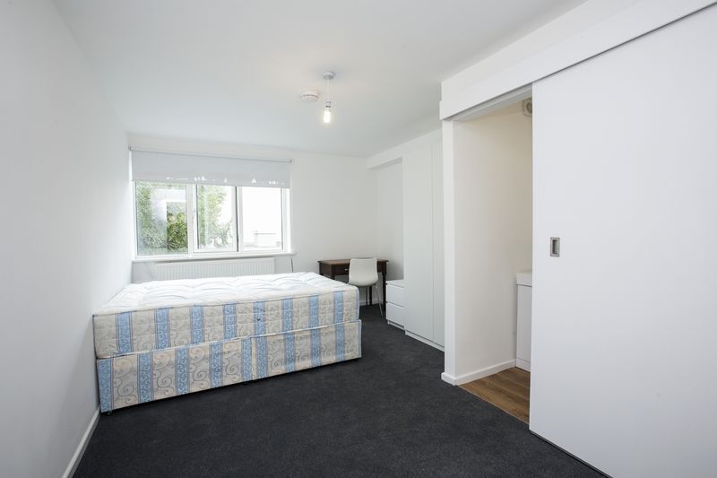 Room to rent in Mile End Road, Stepney E1 Zoopla