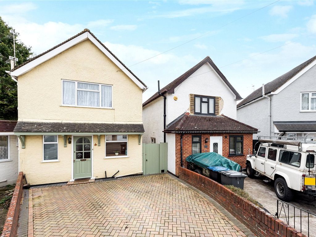 4 bed detached house for sale in Chestnut Close, Addlestone KT15 Zoopla