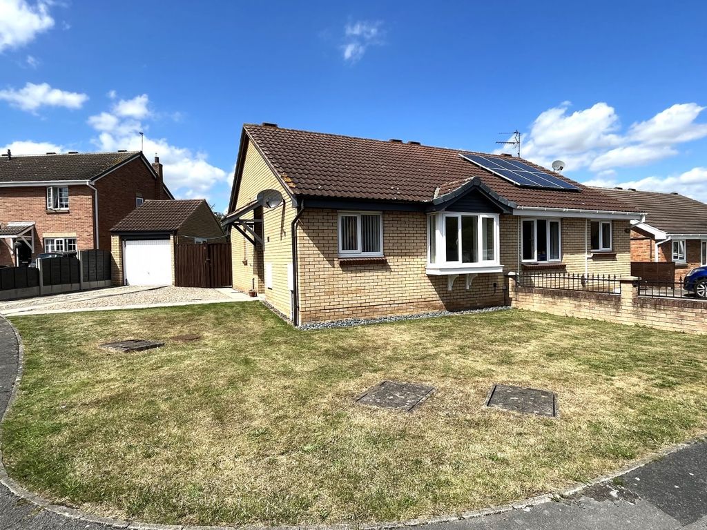 2 bed bungalow to rent in Beckbridge Way, Normanton WF6, £850 pcm Zoopla