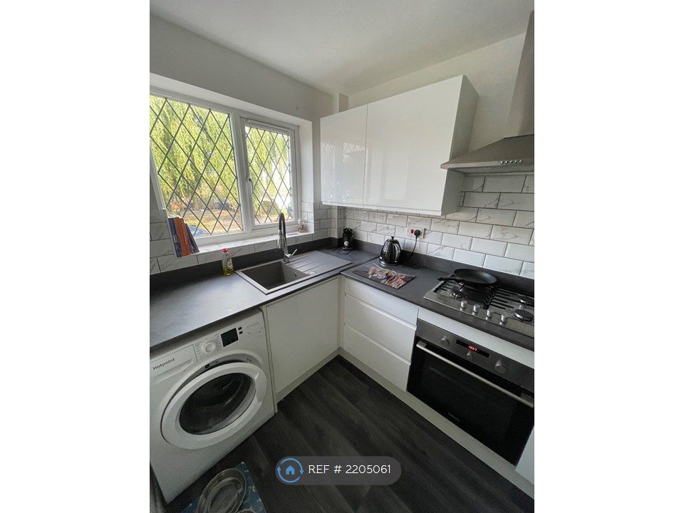 2 bed semidetached house to rent in Orchard Rise, Birmingham B26, £
