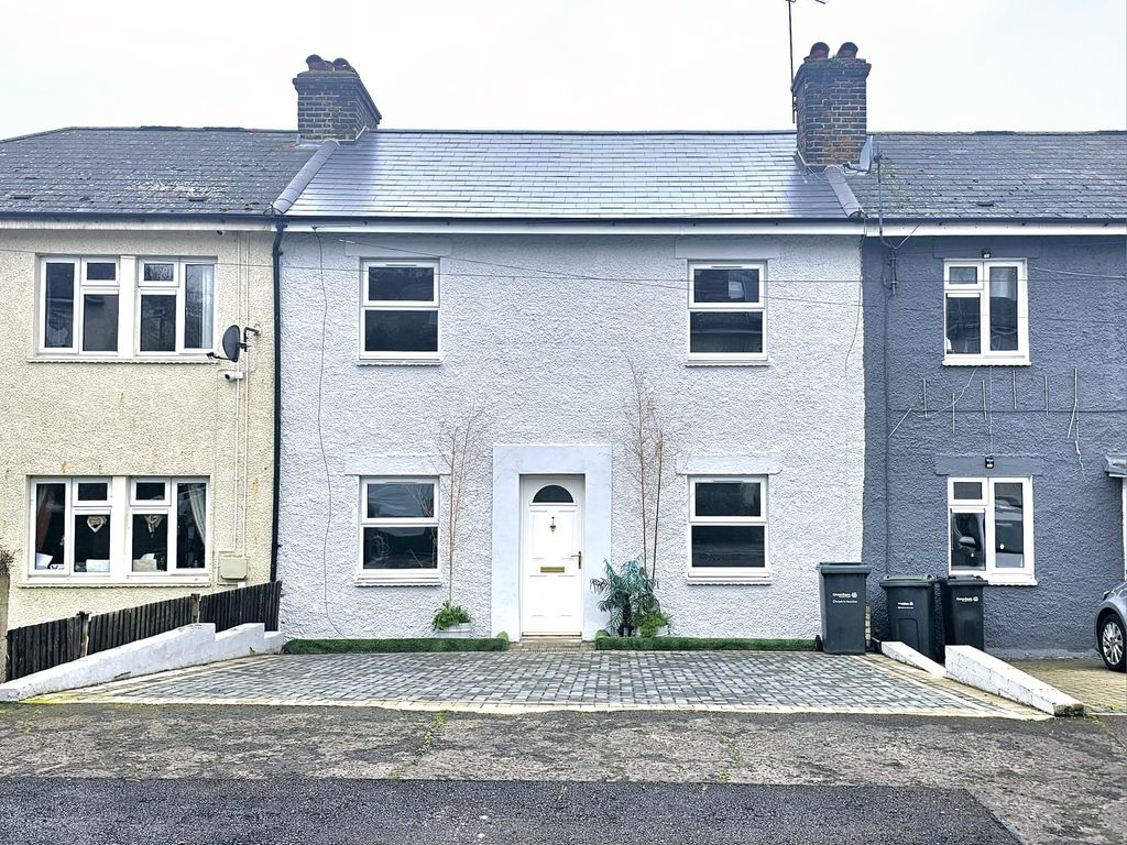 3 bed terraced house for sale in Huntley Avenue, Gravesend DA11, £320,000 Zoopla