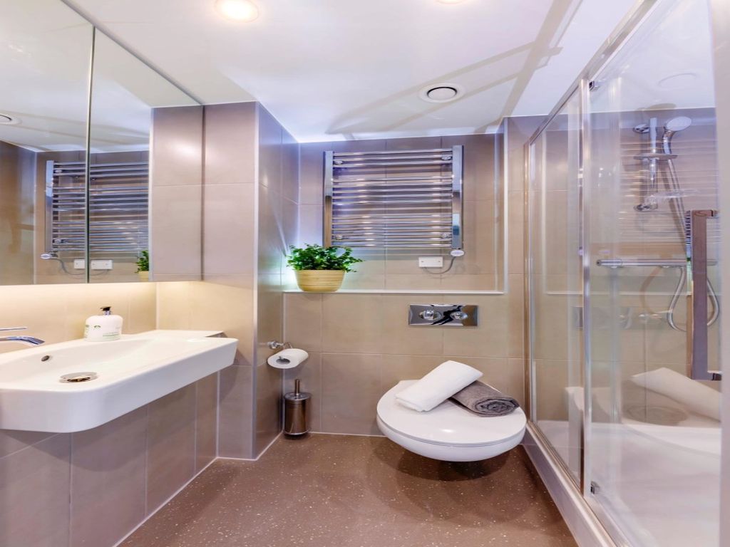 Room to rent in Harvest Road, Englefield Green, Egham, Surrey TW20 Zoopla