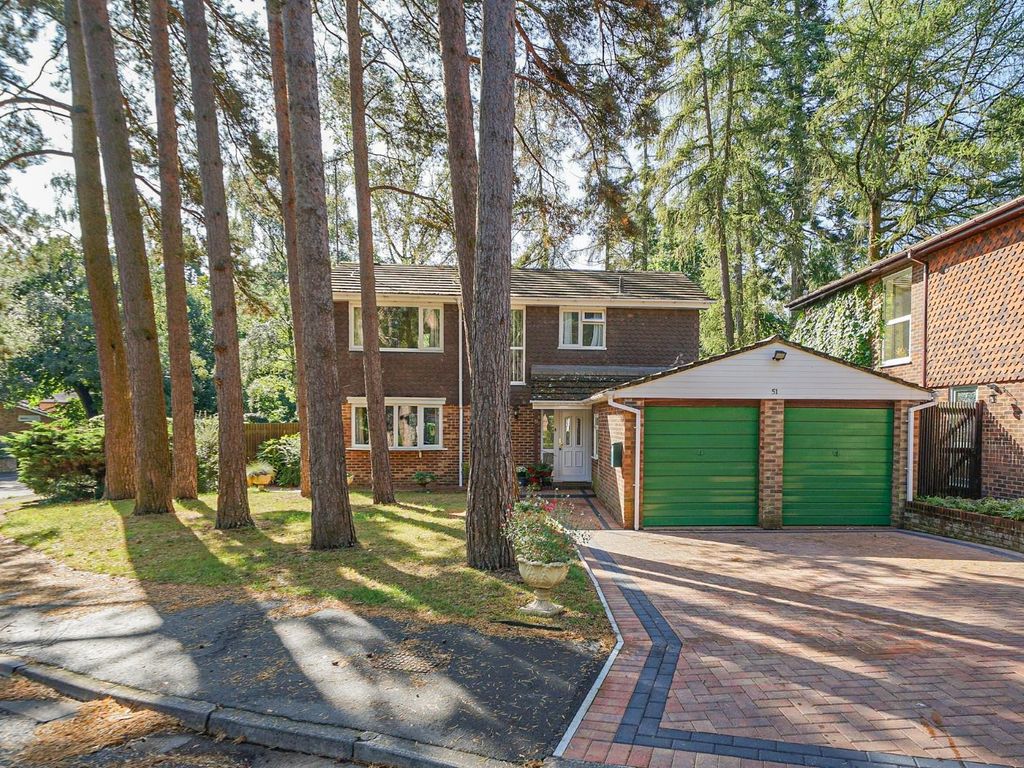 4 bed detached house for sale in Redwood Glade, Leighton Buzzard LU7, £