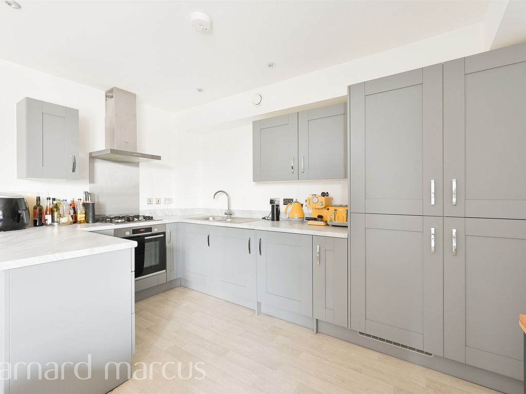 3 bed flat for sale in Burlington Road, New Malden KT3, £450,000 Zoopla