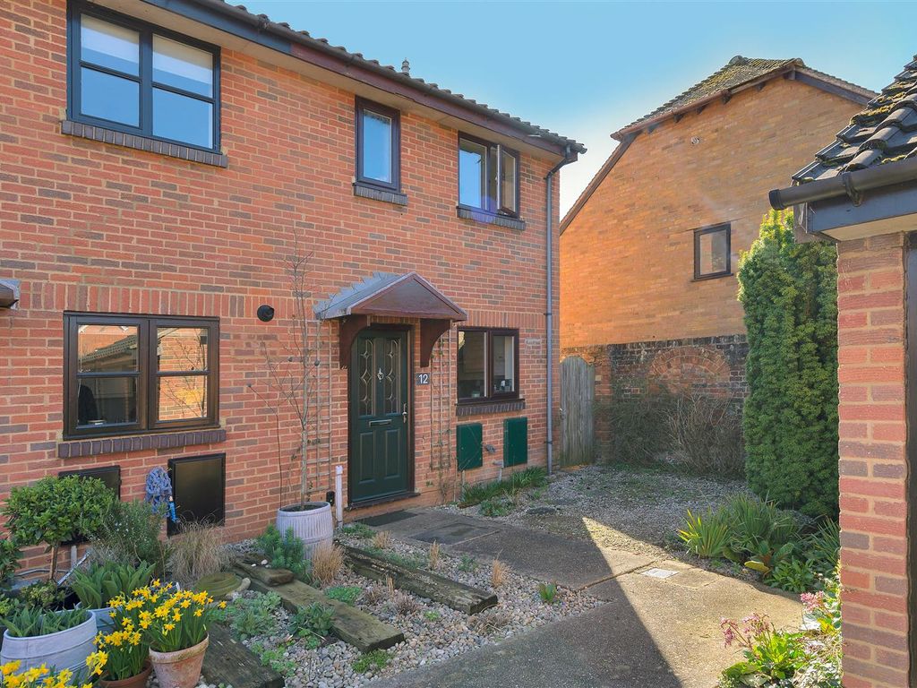 2 bed end terrace house for sale in Hanbury Close, Wateringbury, Maidstone ME18 Zoopla
