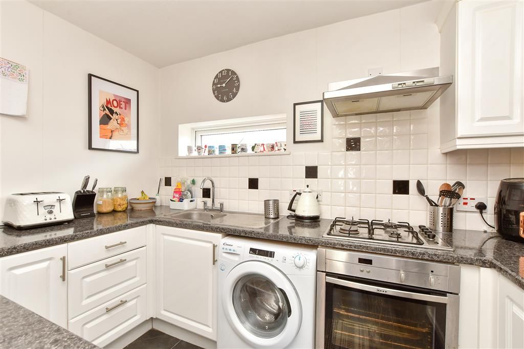 1 bed flat for sale in St. James Avenue, Sutton, Surrey SM1, £240,000