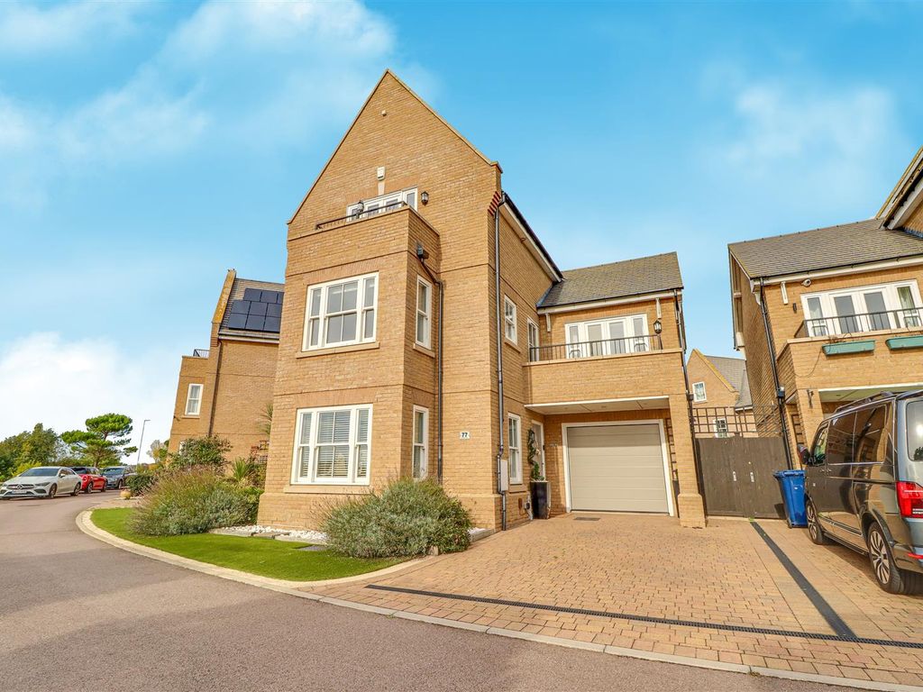 4 bed property for sale in Gunners Rise, Shoeburyness, SouthendOnSea
