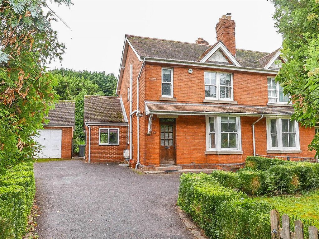 3 bed semidetached house for sale in Everlands Court, Everlands, Cam