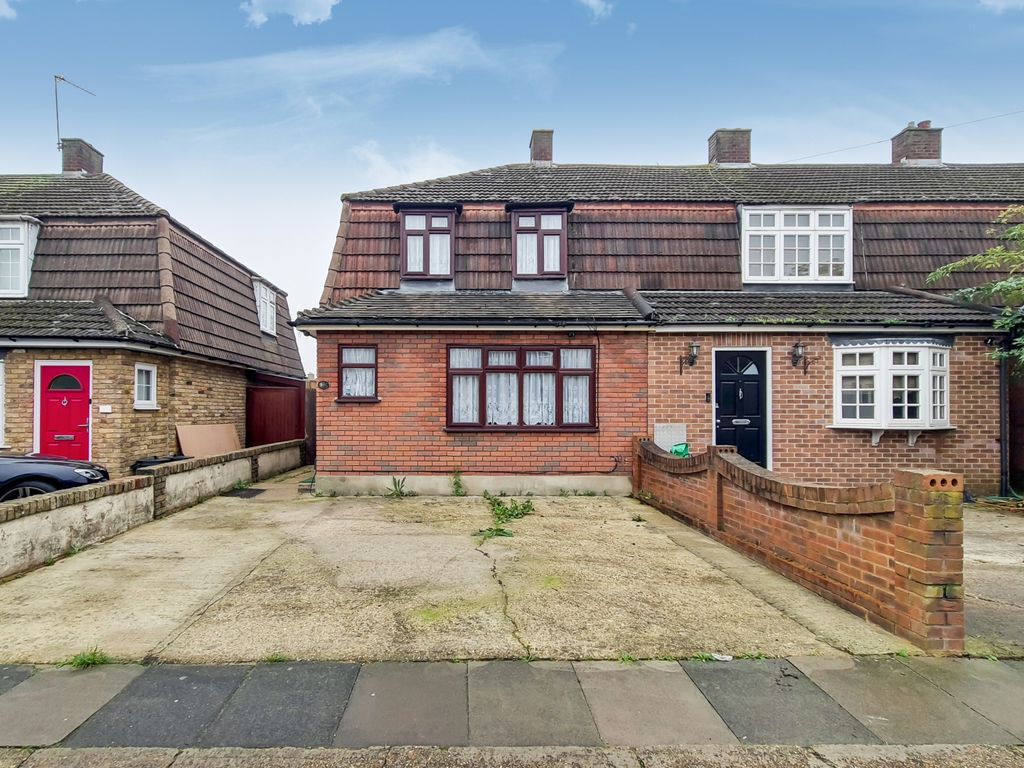 2 bed end terrace house for sale in Harrow Crescent, Romford RM3 Zoopla